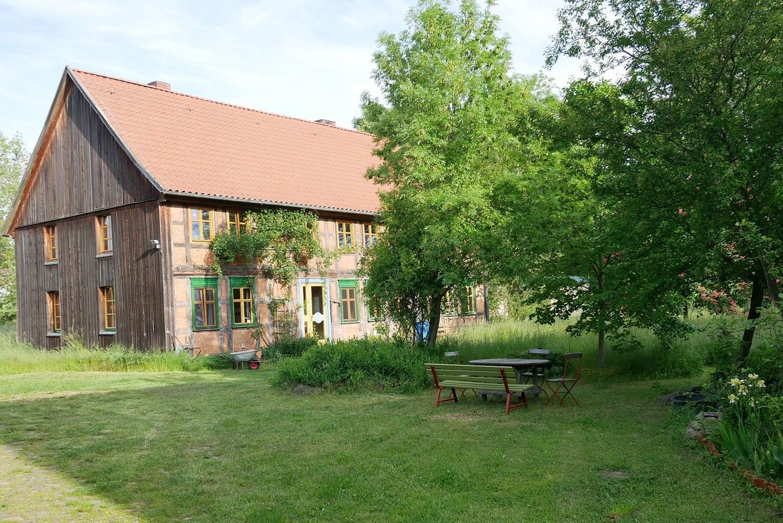 Wohnhaus auf Hof Erdenlicht, ein Fachwerkhaus mit ausgemauerten Gefachen aus roten Ziegelsteinen